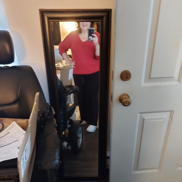 Meet your Posher, April - Picture 2 of 3